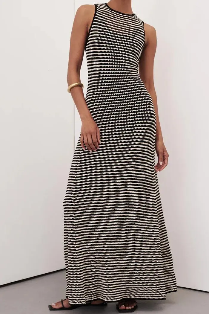 BLACK SLEEVELESS MAXI DRESS