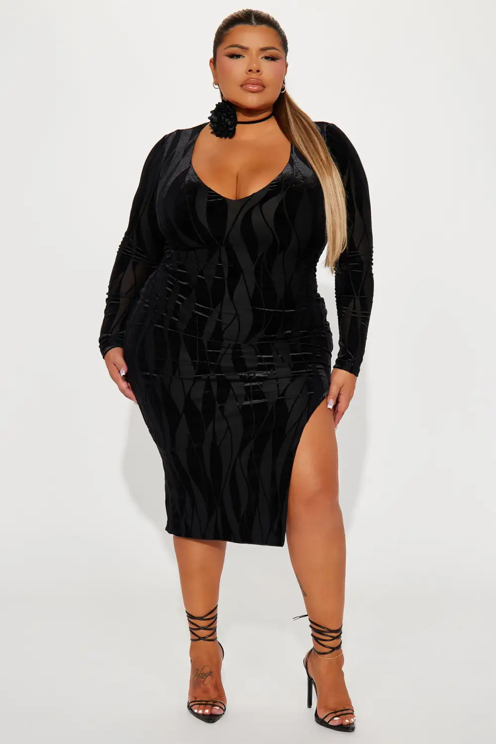 Naomi Velvet Midi Dress - Black