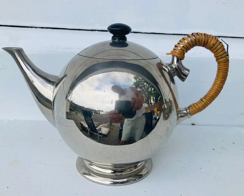 Metawa tea service, teapot with milk jug, and 3 more pots, 2 of which have lids.