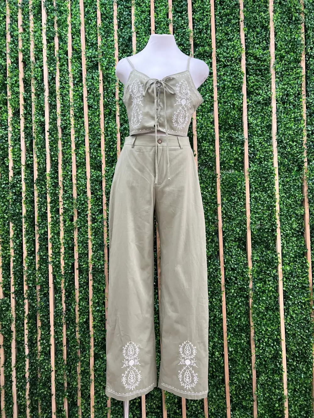 Embroidered Wide Leg Pant