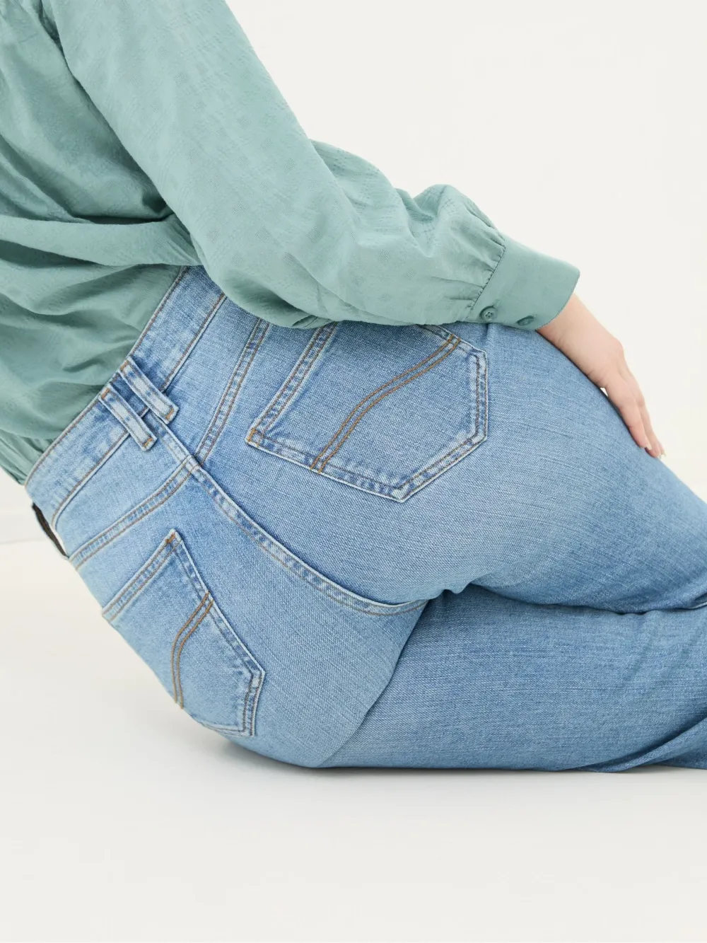 Carmel Light Vintage Blue Comfort Straight Jeans