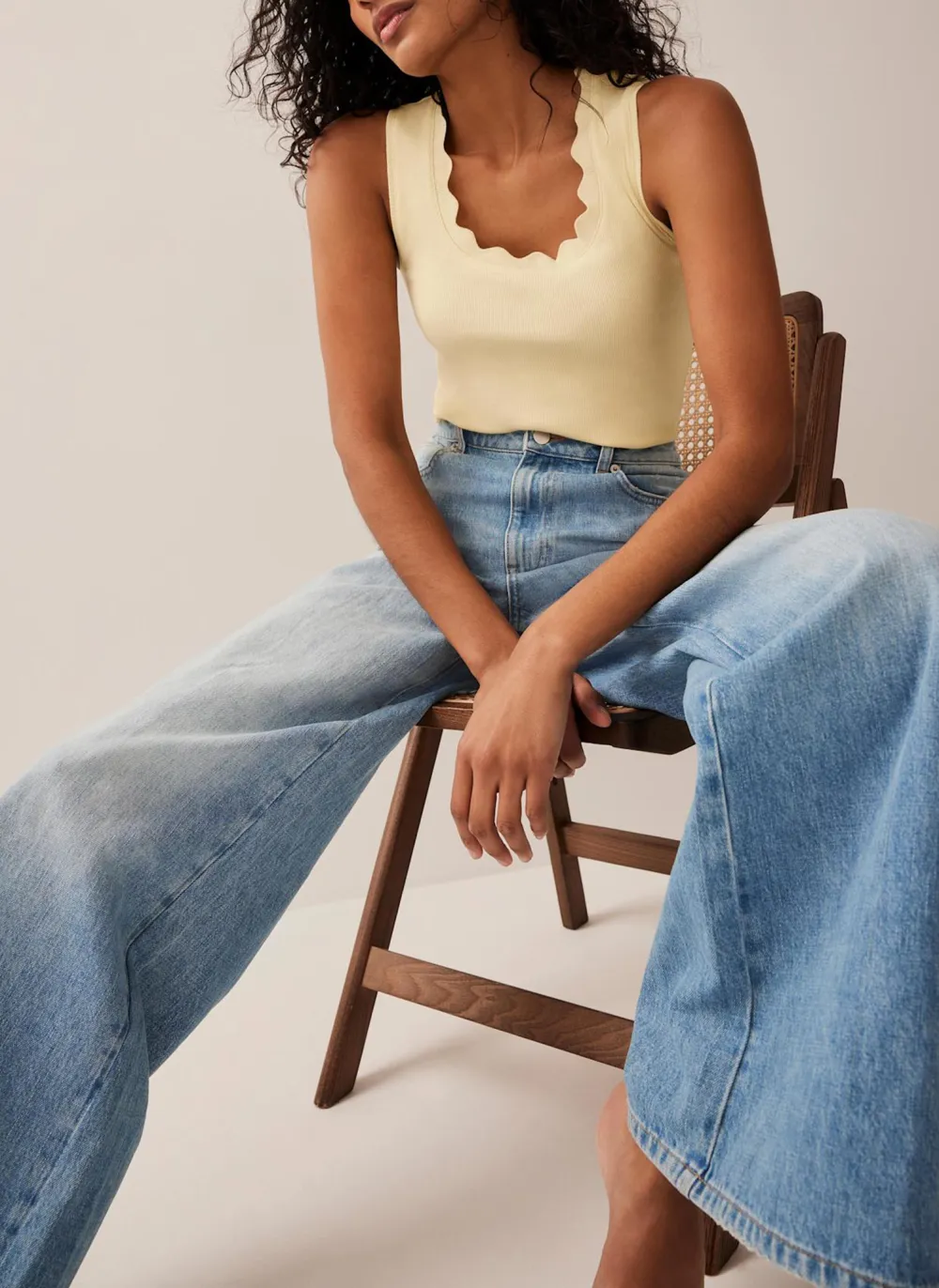 Casual Style Scallop Trim Vest