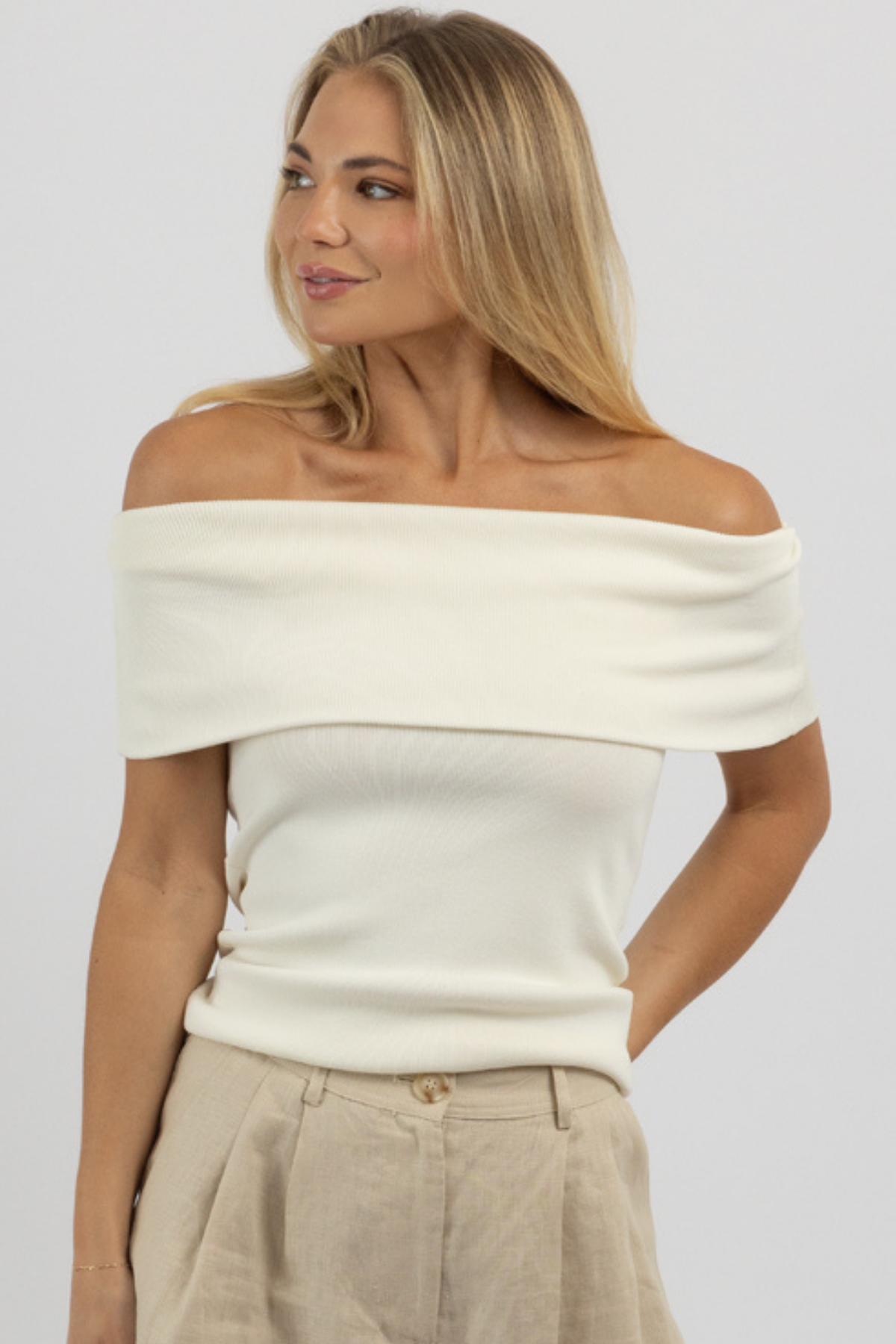 AUTUMN OFF SHOULDER TOP