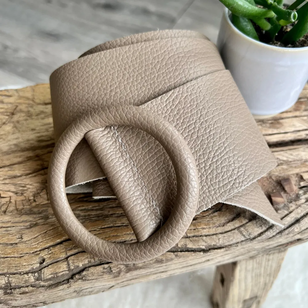 Leather Circle Buckle Belt