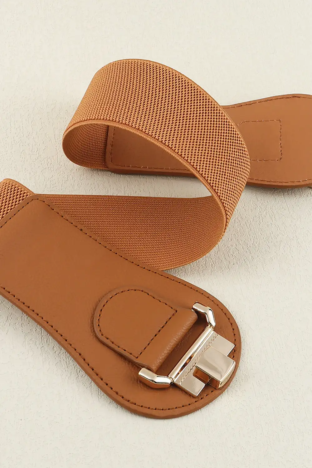 Rounded Buckle Waist Belt