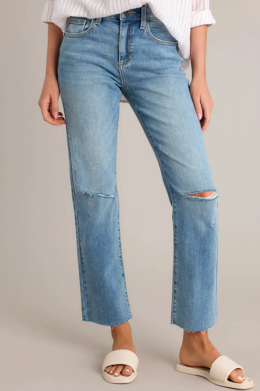 CRUISE CONTROL MEDIUM WASH DISTRESSED JEANS