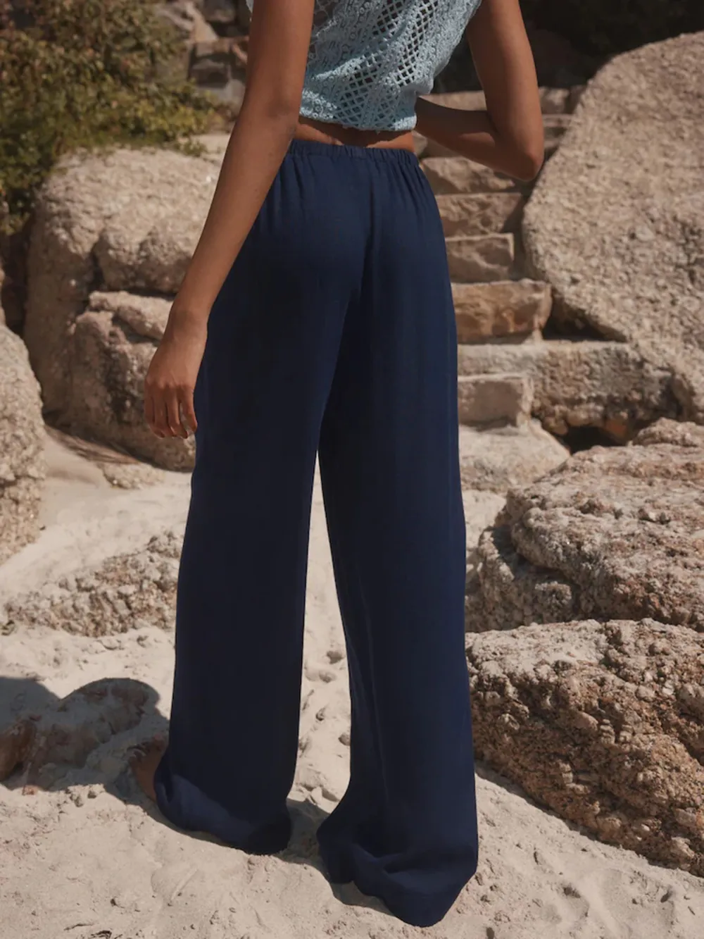 Solid Color Wide-Leg Pants Paired With Linen Trousers