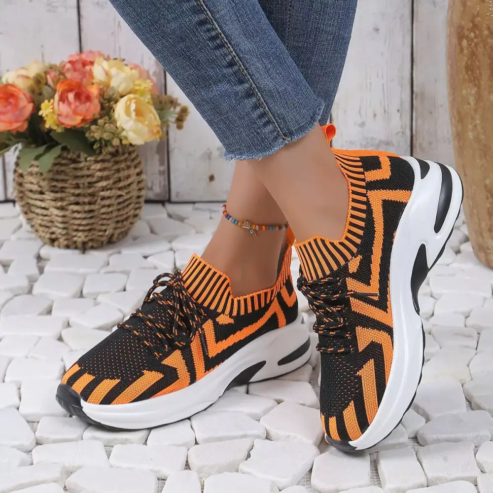 Relaxed Round Toe Platform Sneakers