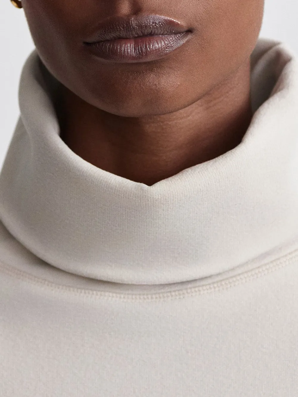 Stylish Turtleneck Contrast-Piped Sweatshirt