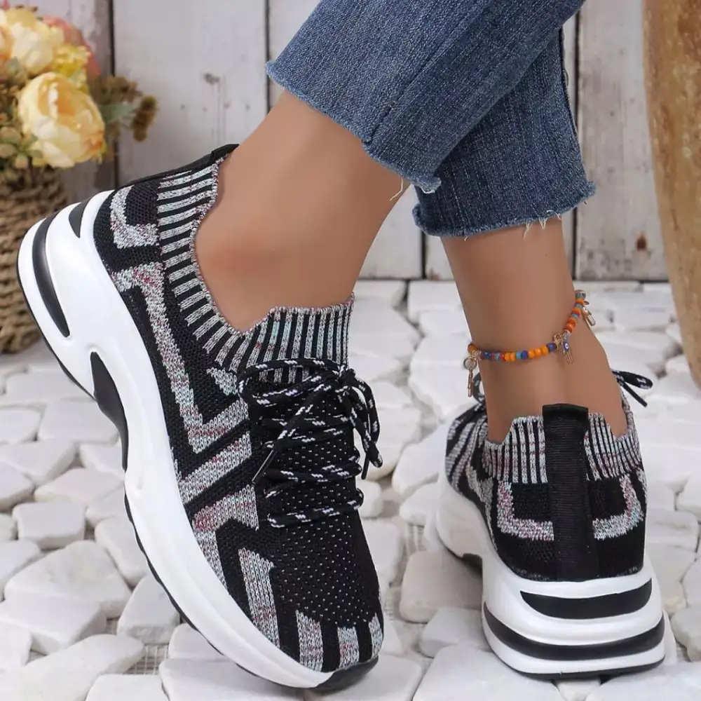 Relaxed Round Toe Platform Sneakers