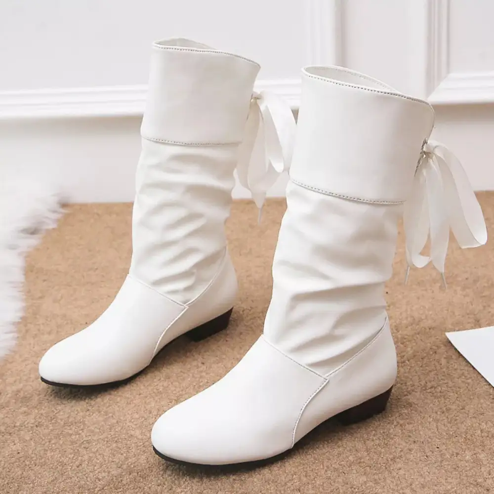 Relaxed Round Toe Block Heel Boots