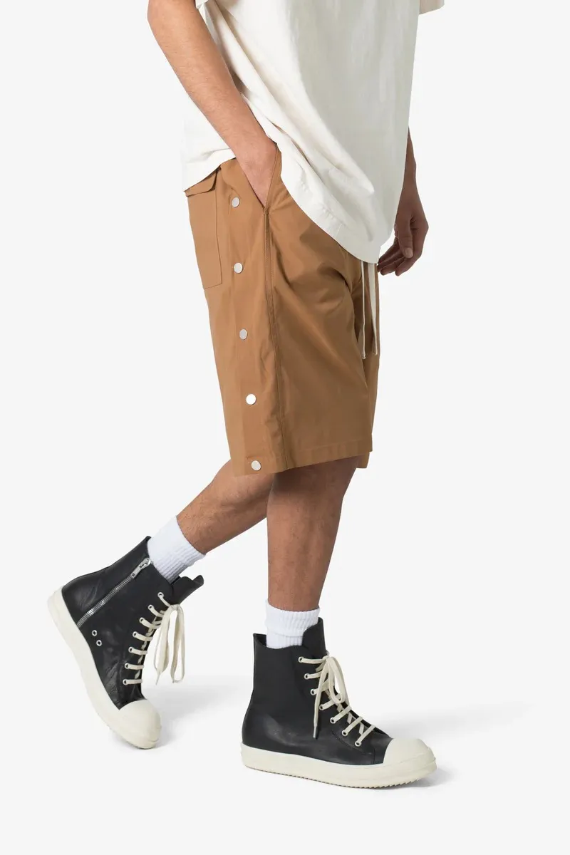 BROWN ELASTIC WAIST CASUAL SHORTS