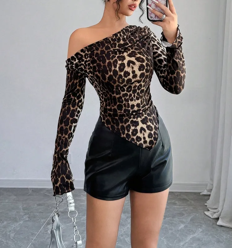 Women's Leopard Print Textured Pattern Top