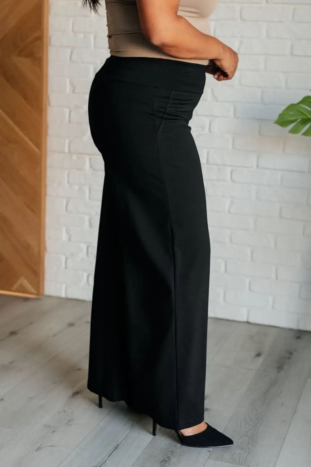 Magic Wide Leg Pants In Black