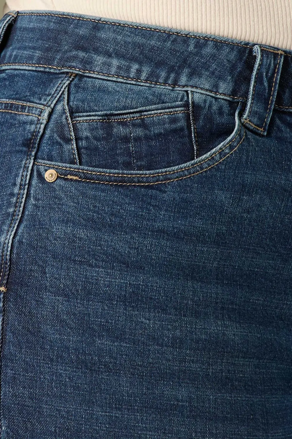 Plus Size High Rise Frayed Hem Boyfriend Jeans