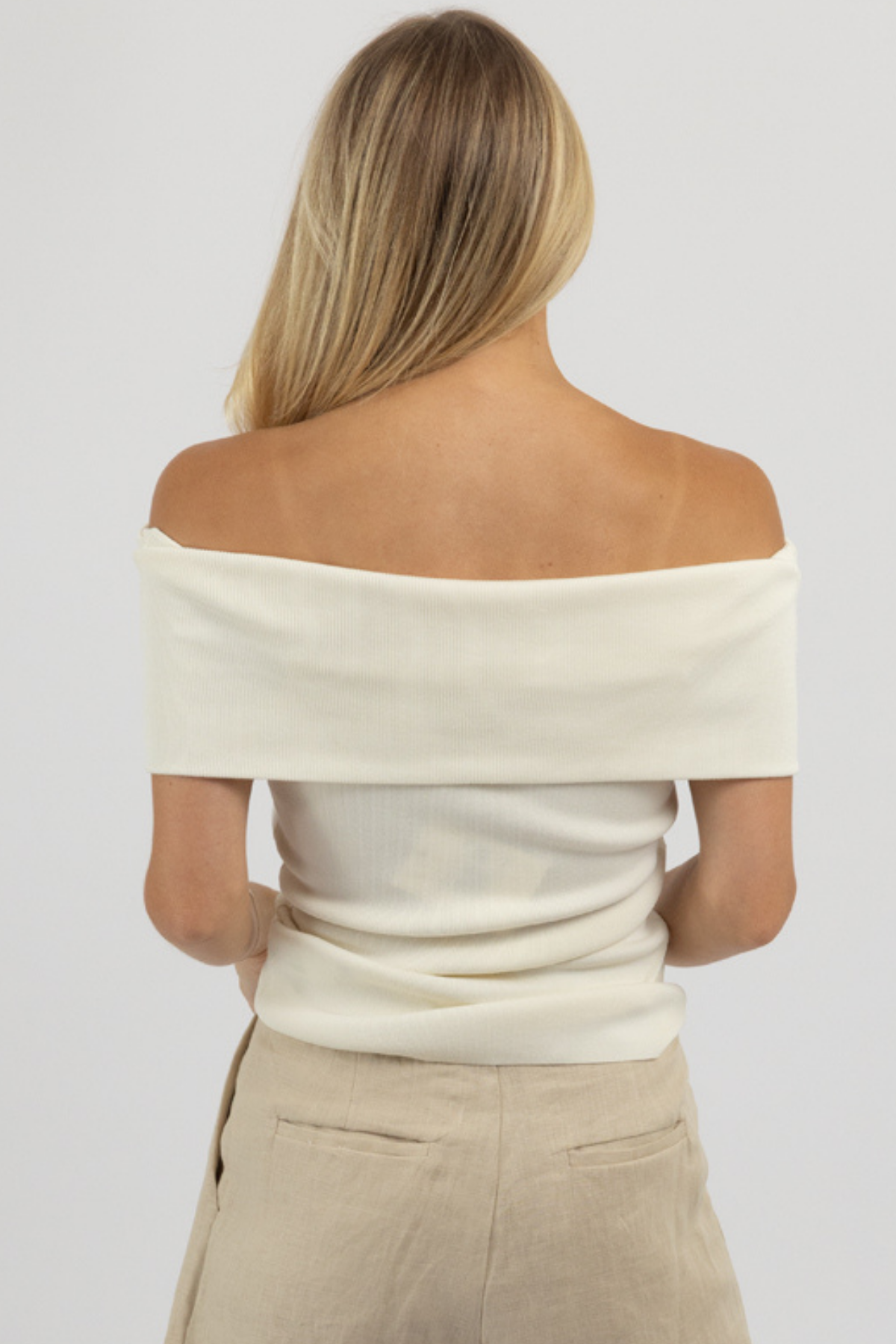 AUTUMN OFF SHOULDER TOP