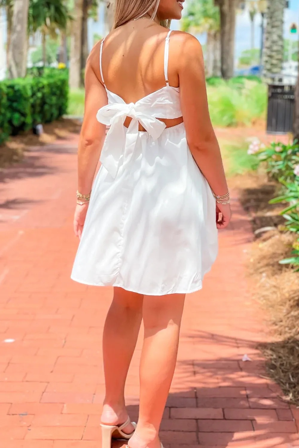 Short Dress With Bow Tie At Back