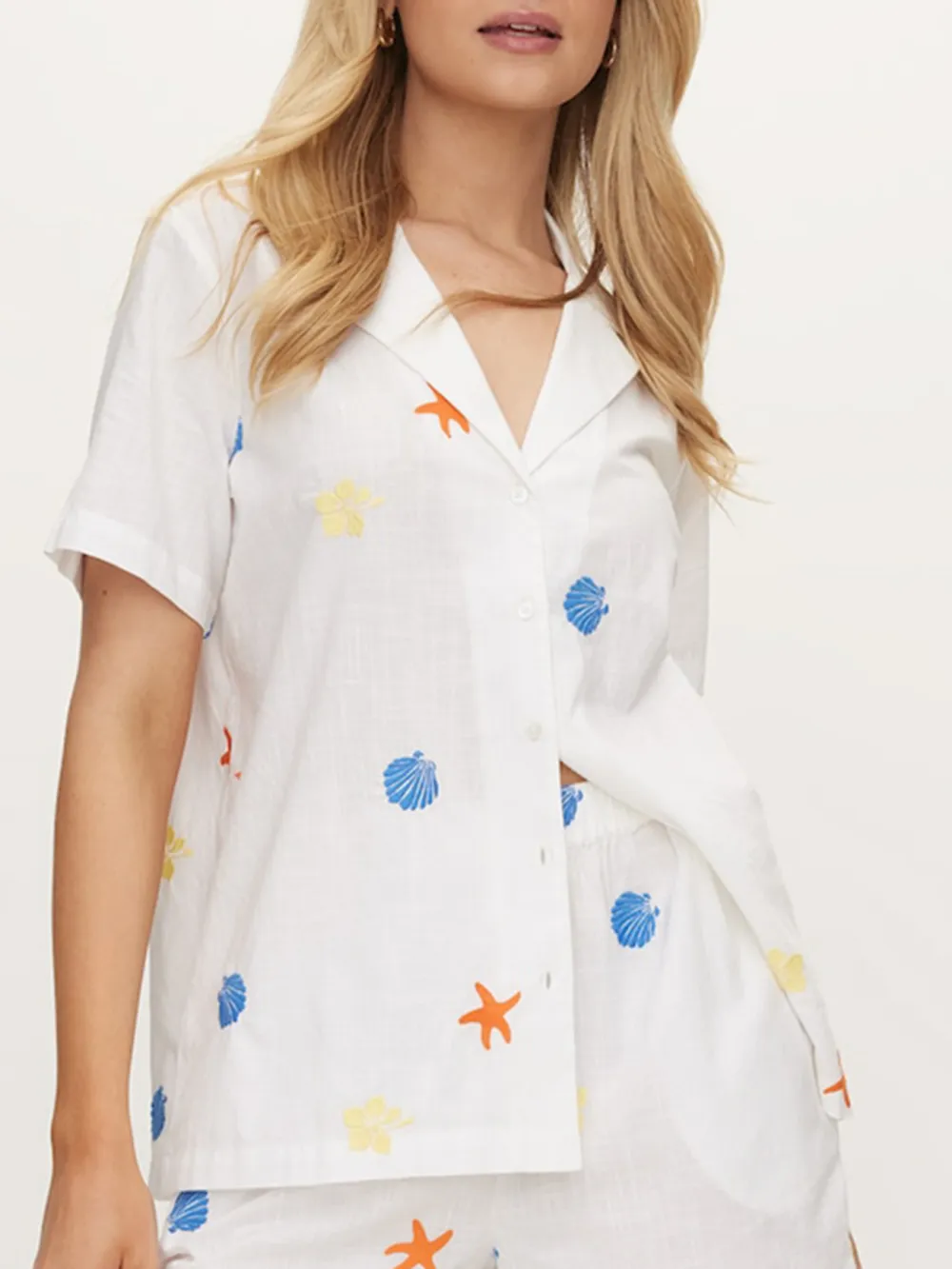 Art Graphic White Short