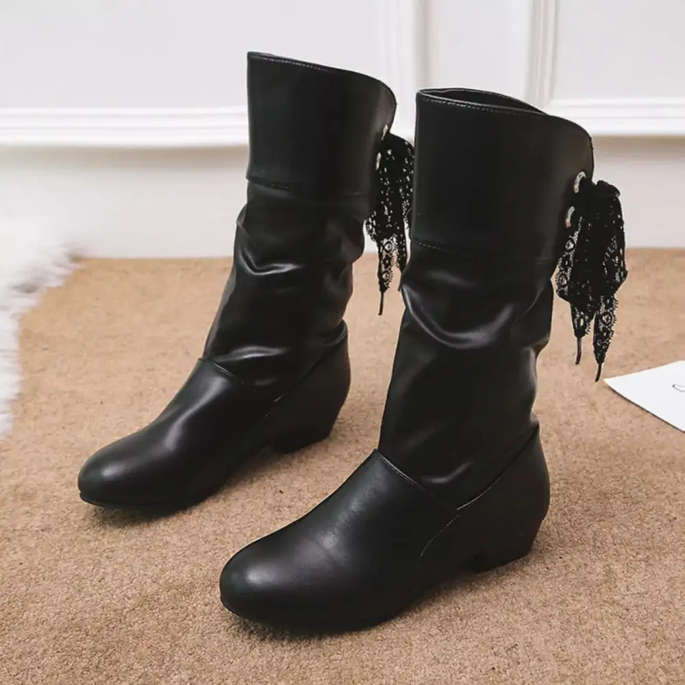 Relaxed Round Toe Block Heel Boots