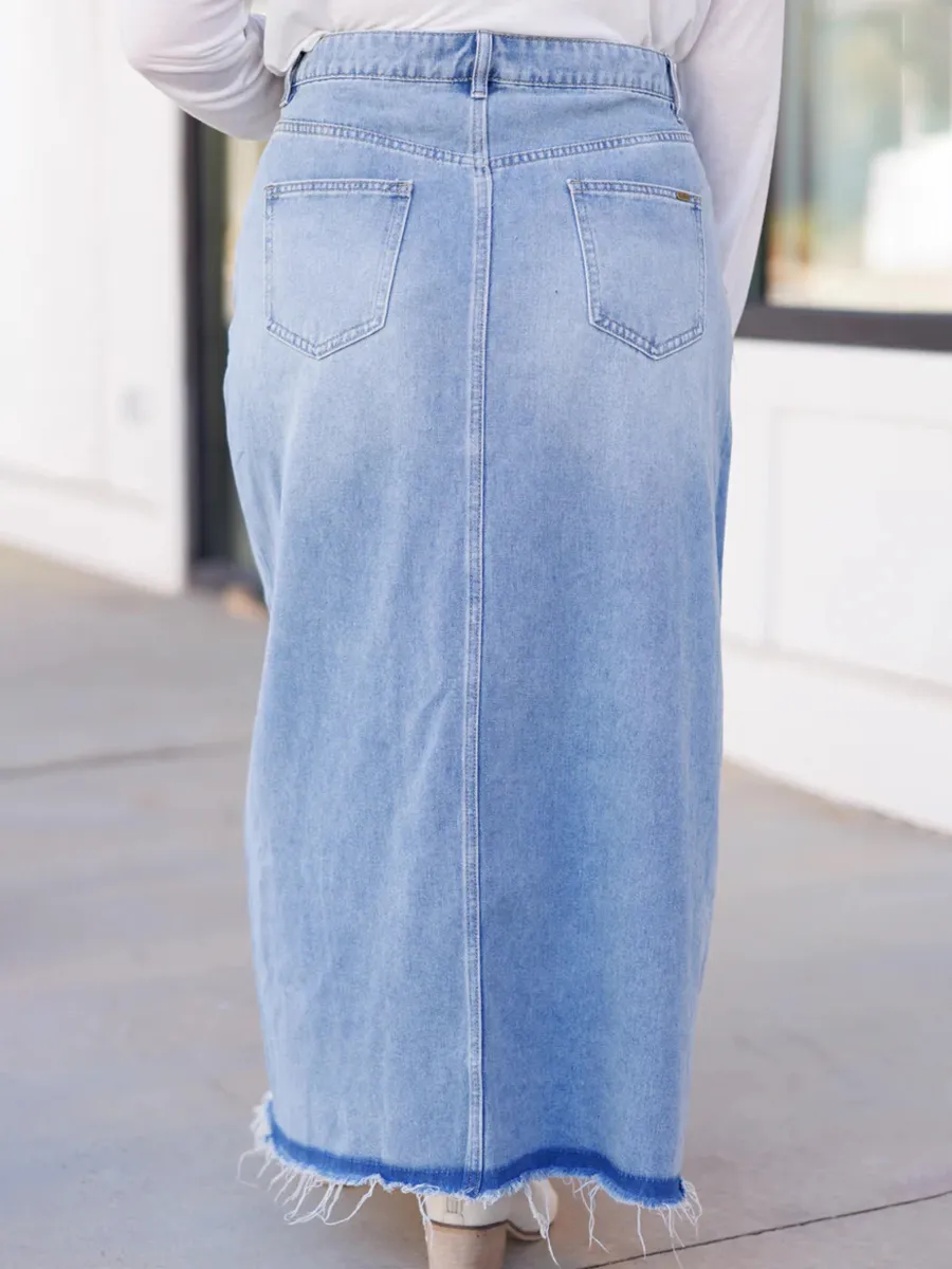 Split contrasting raw edge denim skirt