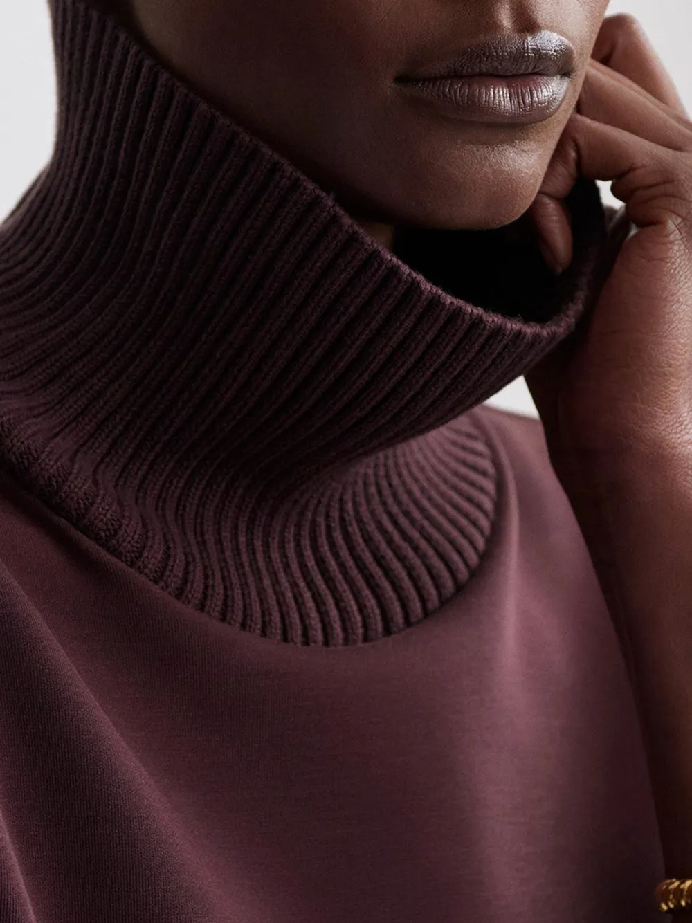 Elegant Turtleneck Textured Knit Sweatshirt