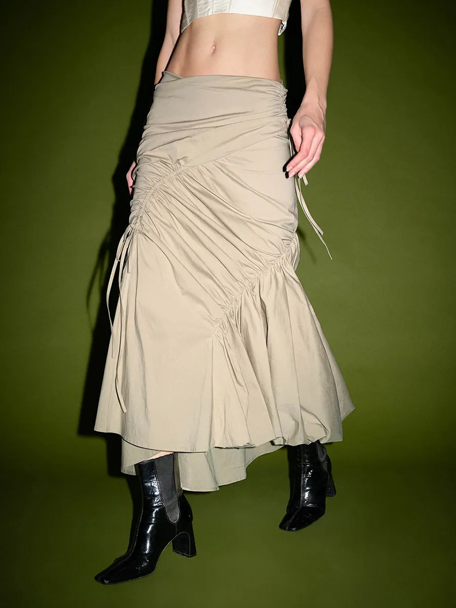 Lady's Khaki Slit Is Paired With A Slim And Elegant Long Dress