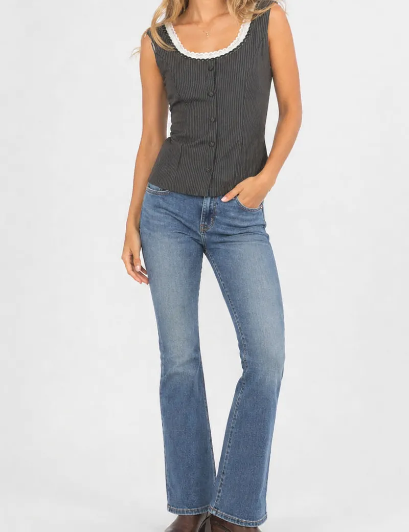 Chic Lace Trim Button Front Sleeveless Tank Top