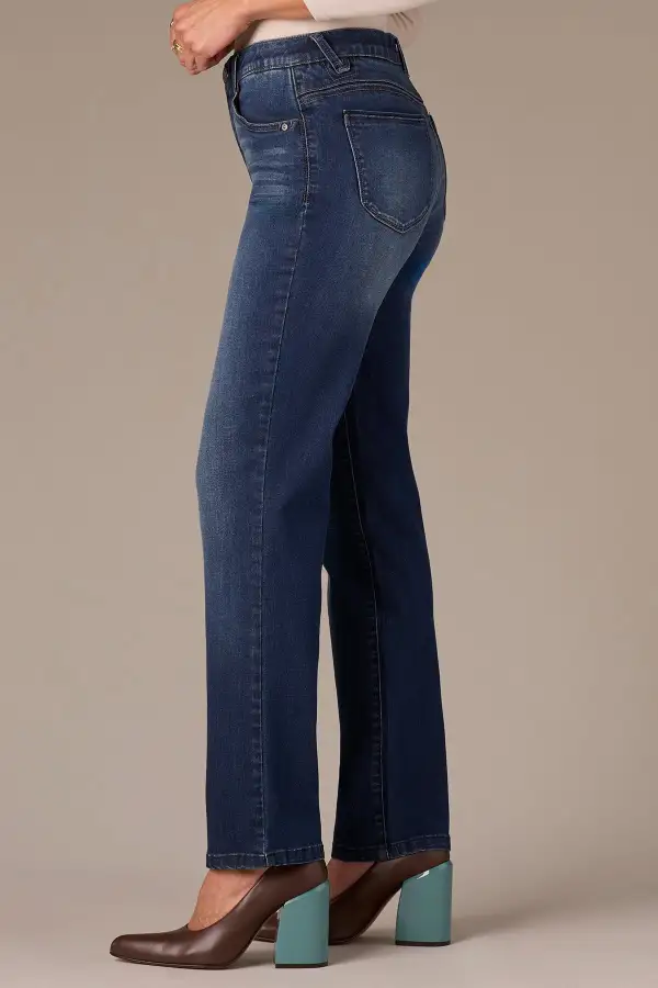 Clean Look Petite Mid Rise Straight Leg Jeans