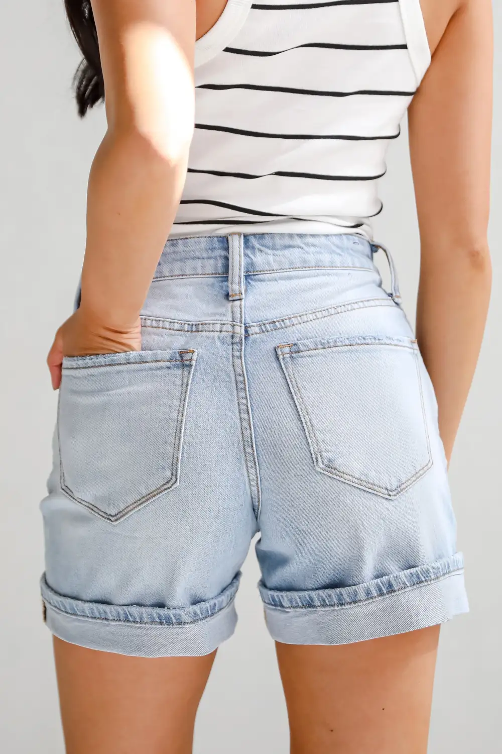 Smooth Waist High Rise Pocketed Shorts