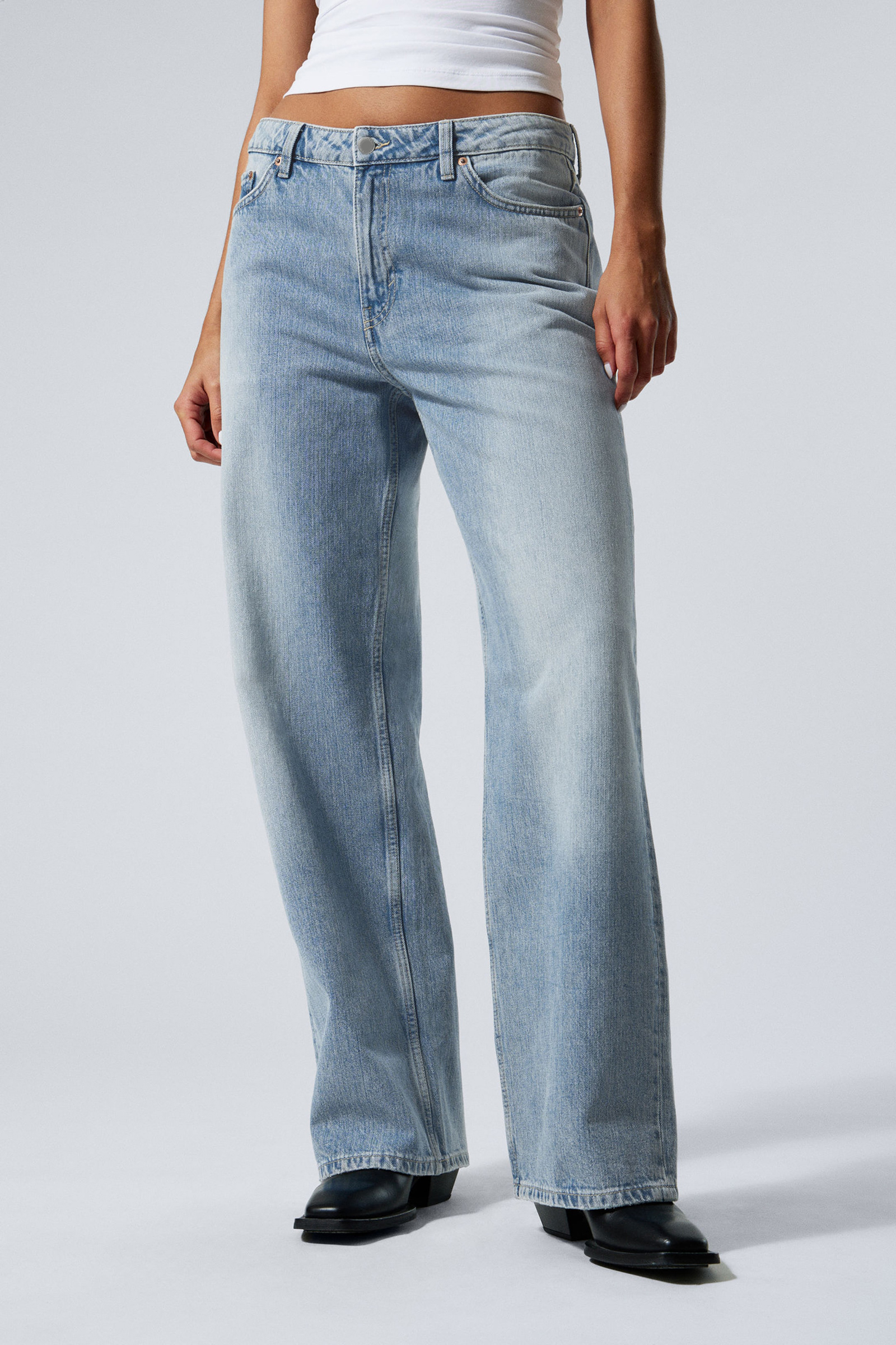 Pocketed Mid Rise Jeans