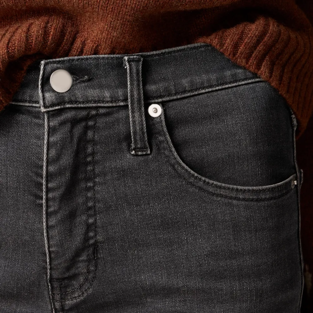 Daily Mid-Rise Slim Jeans