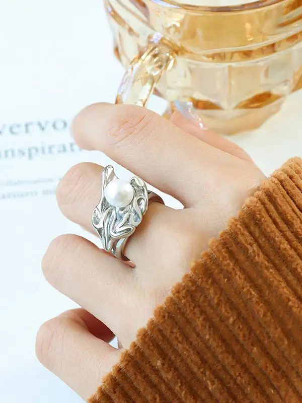 Asymmetric Sculpted Ring
