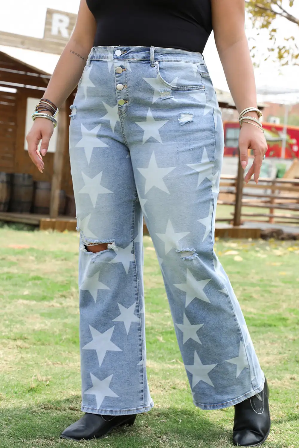 Star Printed Multi Buttons Slit Knee Destroyed Plus Size Jeans