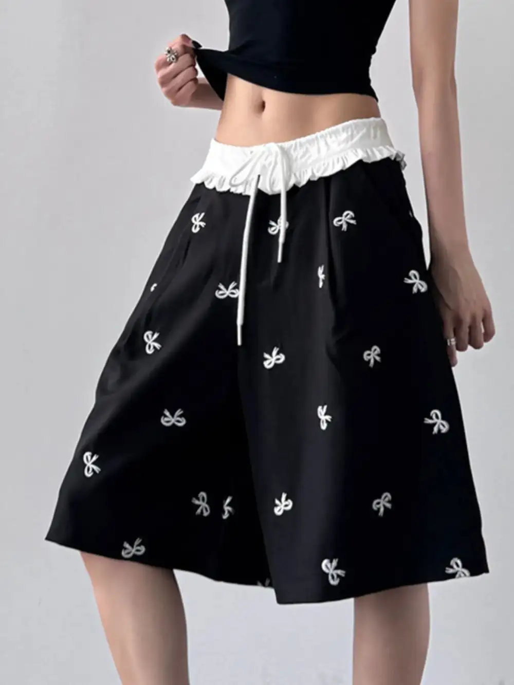 Bow Print Wide Leg Shorts with Contrast Ruffle Waistband