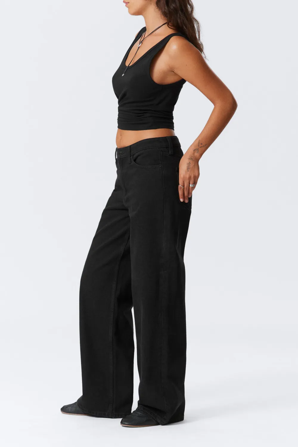 Pocketed Mid Rise Jeans