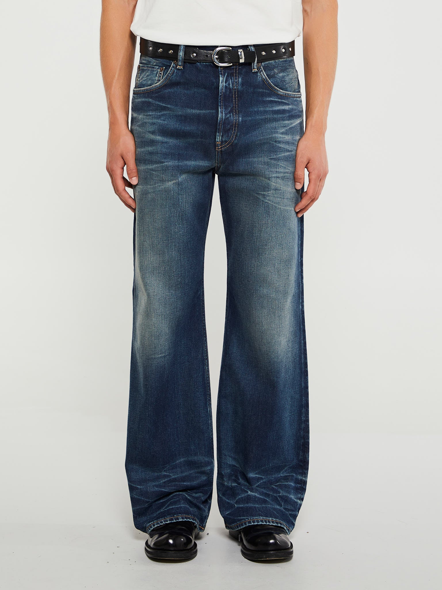 2021M Loose Fit Jeans in Broadway