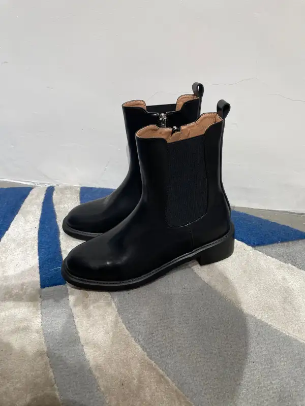 Refined Everyday Flats Boots