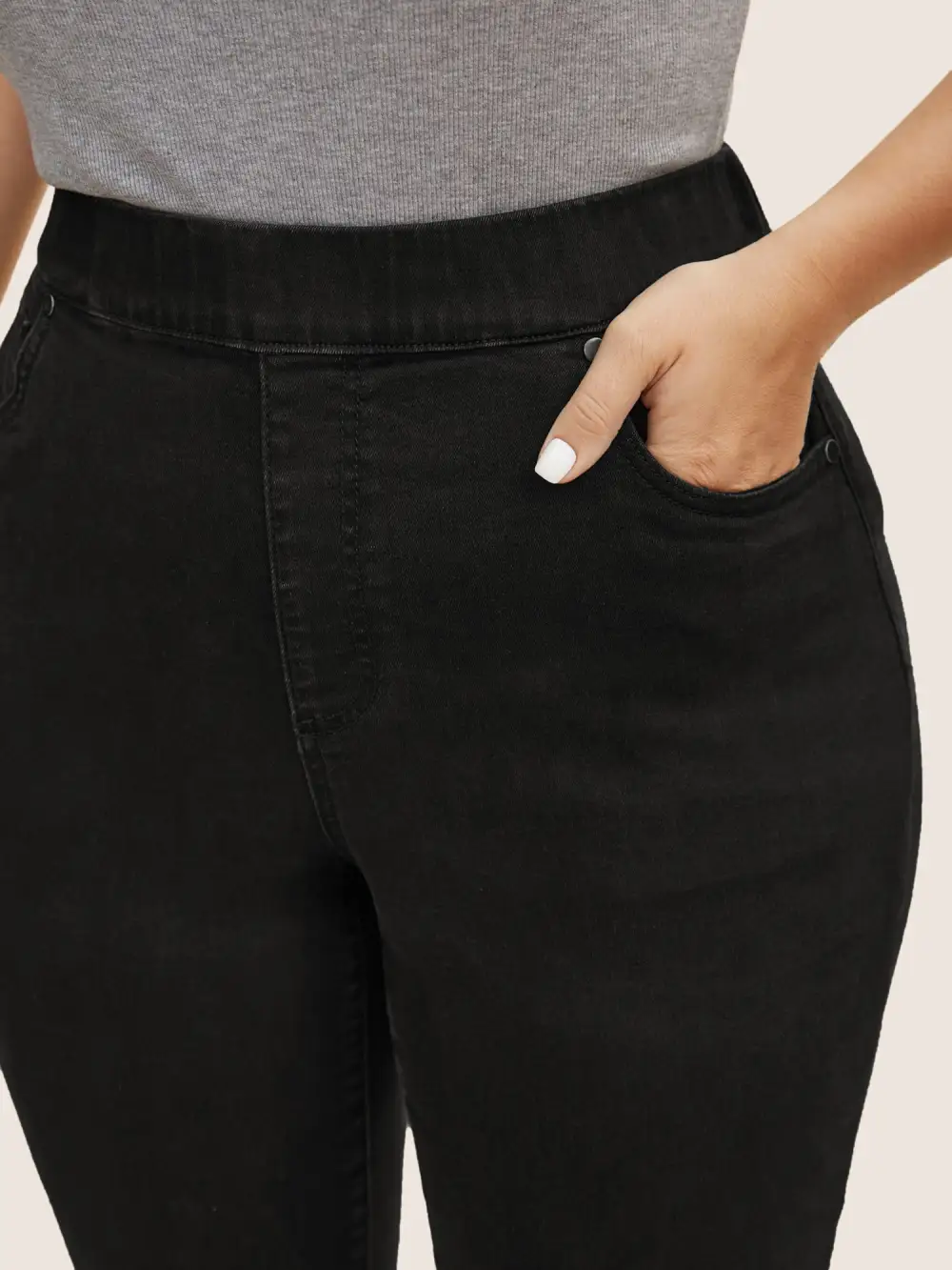 Black Wash Elastic Waist Slim Cropped Jeans