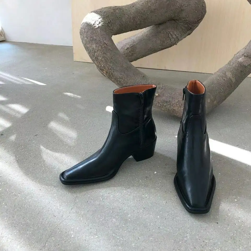 Subtle Flexible Faux Leather Everyday Boots