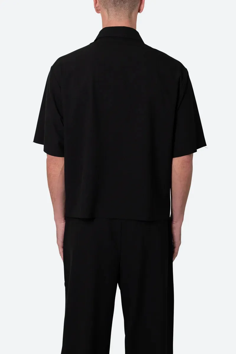 BLACK CROPPED WOVEN SHORT SLEEVE SHIRT