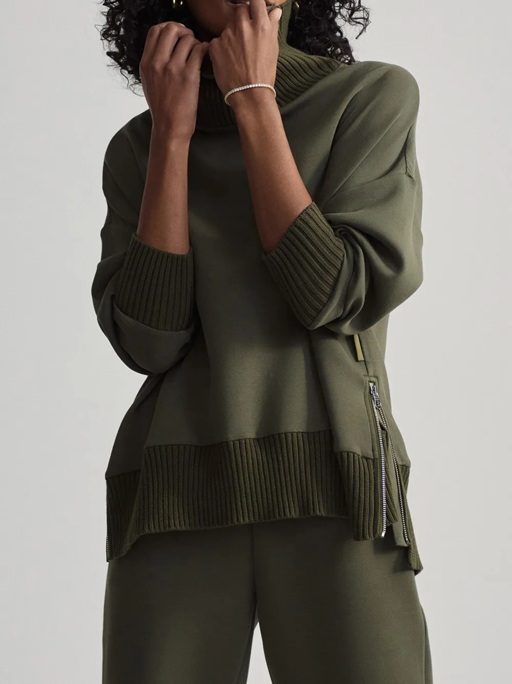 Elegant Turtleneck Textured Knit Sweatshirt