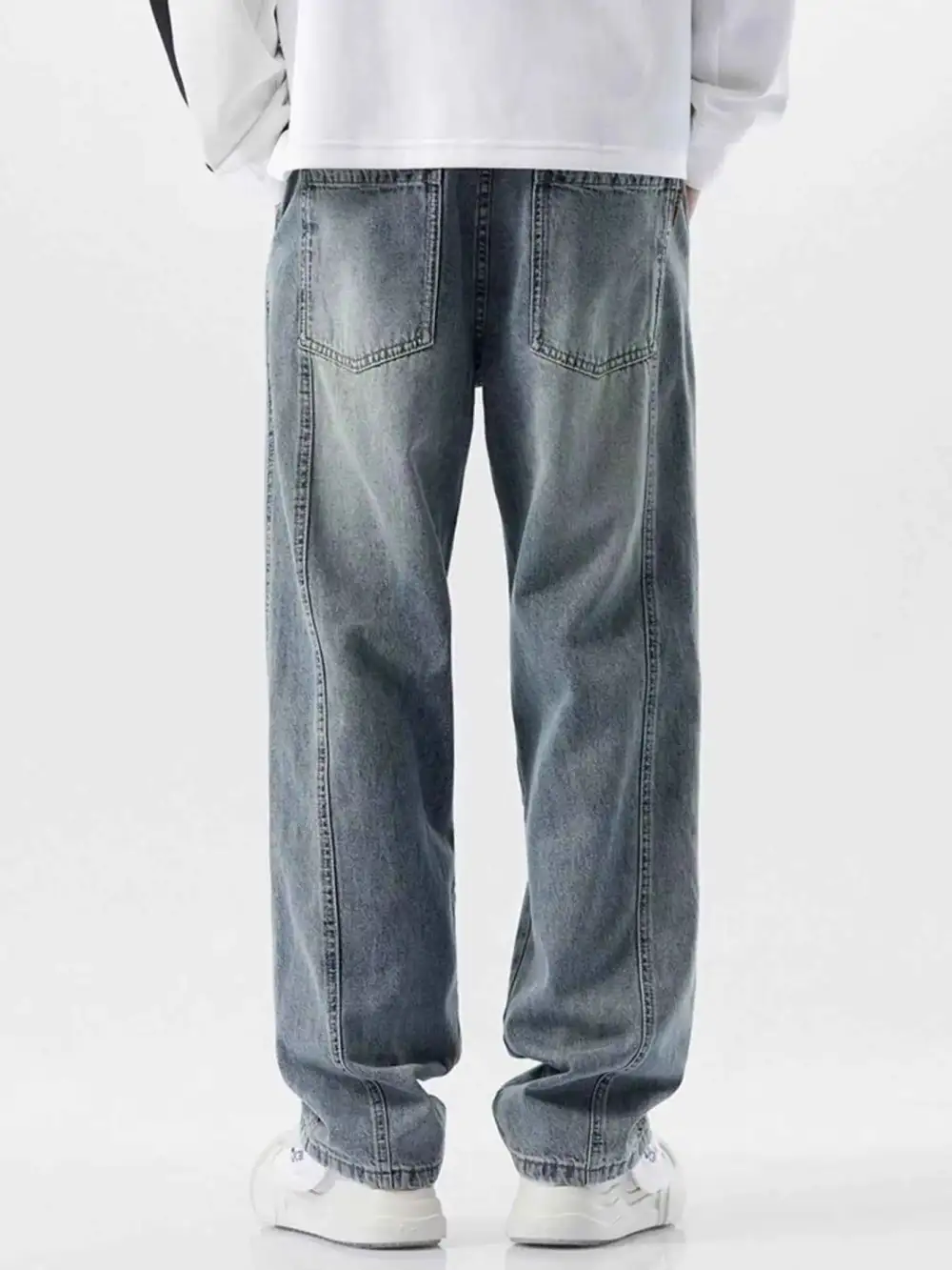 Modern Wash Relaxed Fit Jeans