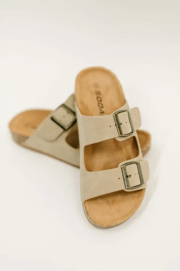 Easygoing Buckle Jete Slides