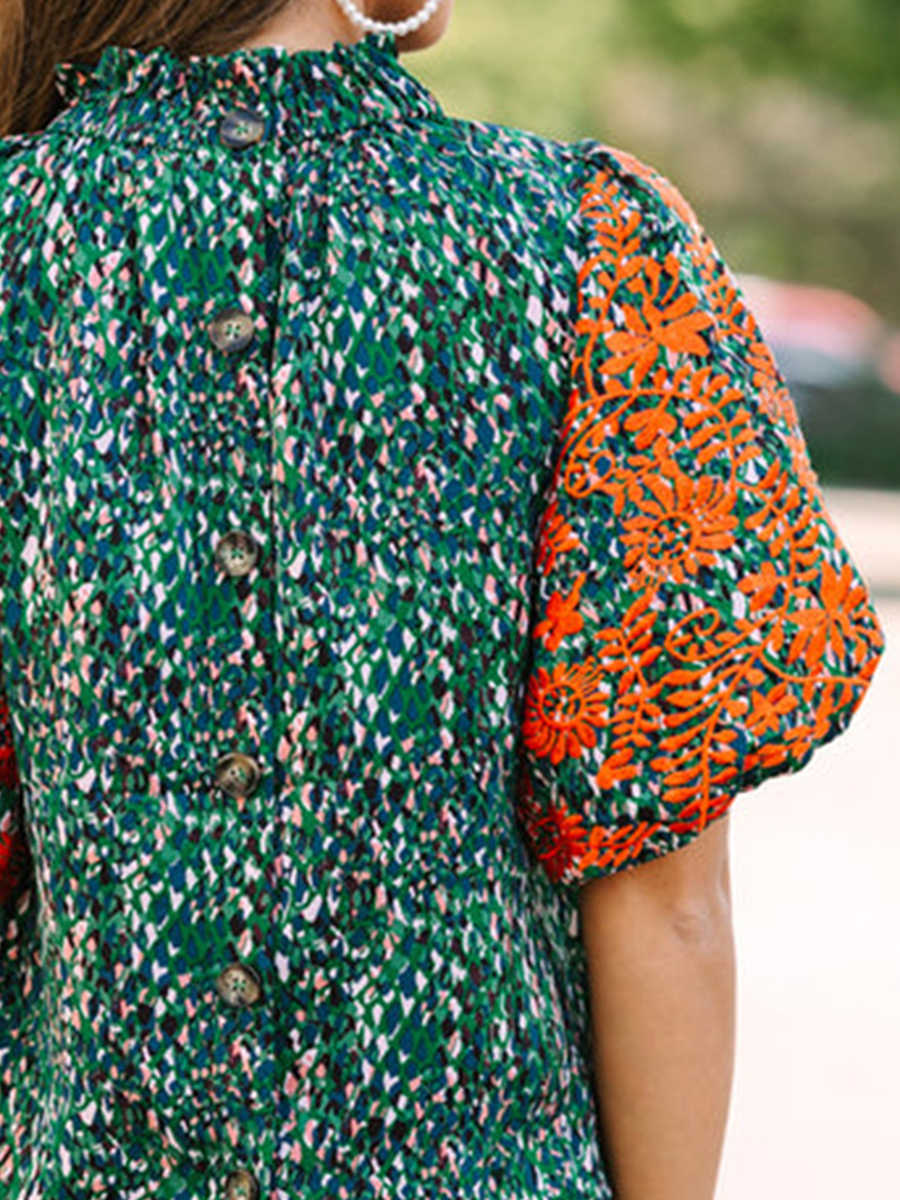 Green quarter-sleeve floral embroidered shirt