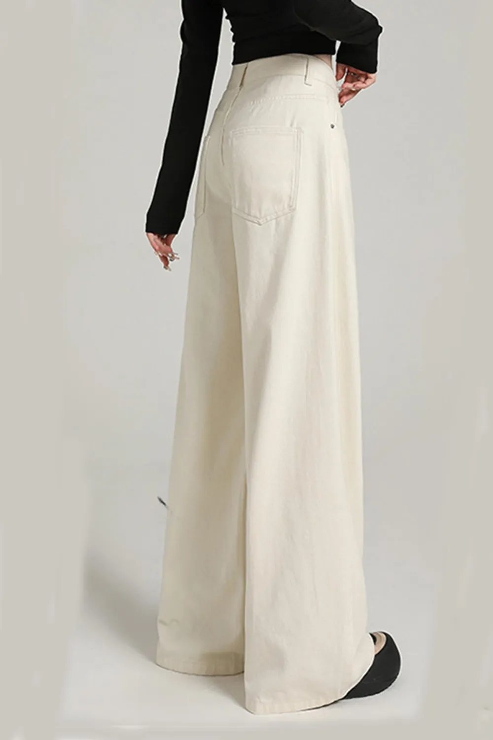 Relaxed Wide Leg Jeans