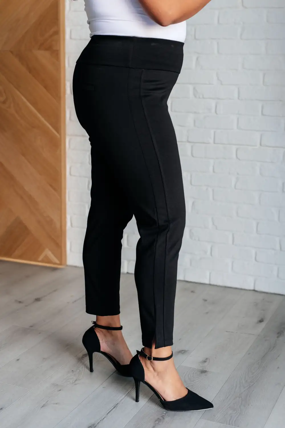 Magic Ankle Crop Skinny Pants In Black