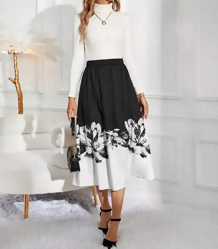 Minimal Line Printed Detail Skirt