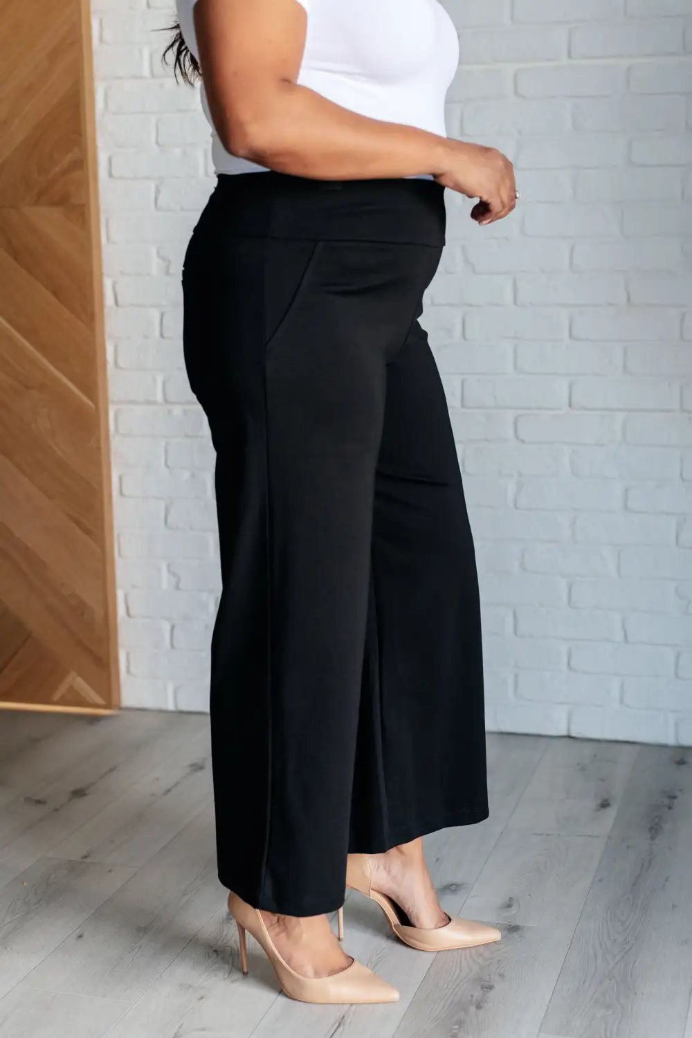 Magic Wide Leg Crop Pants In Black