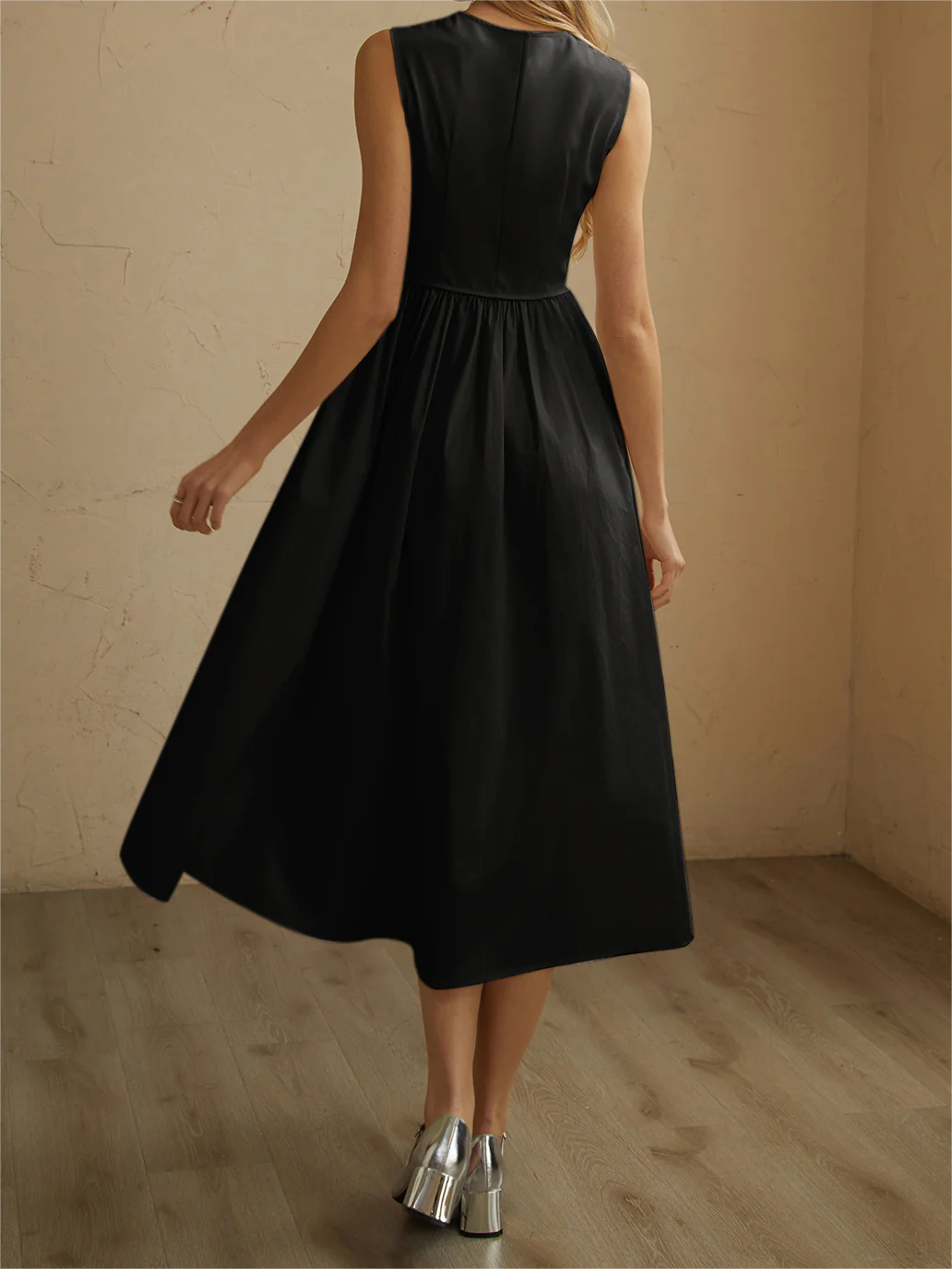 Sleeveless Pockets Pleated Midi Dress