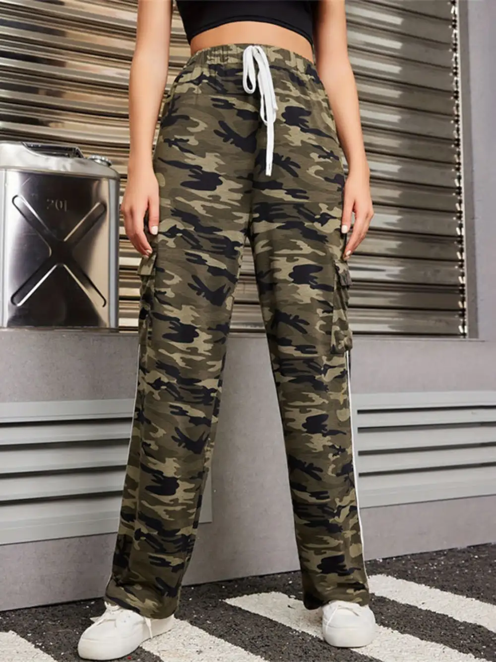 Tied Camouflage Pants With Cargo Pockets